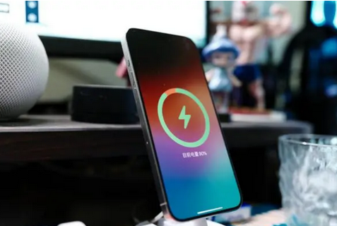 军垦路街道苹果15换屏服务分享用什么充电器给iPhone15充电更好 